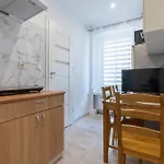 アパート Zawodzie 3-bedroom By Bookinghost *