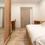 Zawodzie 3-bedroom By Bookinghost *