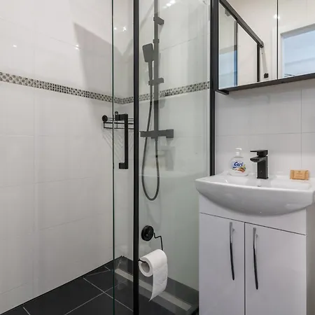 Zawodzie 3-bedroom By Bookinghost