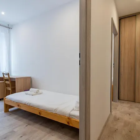 Zawodzie 3-bedroom Apartment