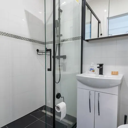 Zawodzie 3-bedroom By Bookinghost