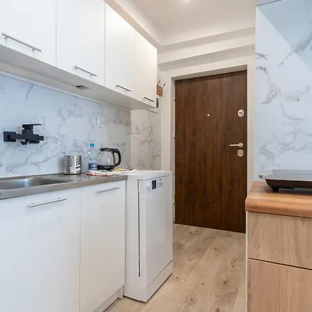 Zawodzie 3-bedroom Apartment *
