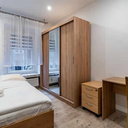 Zawodzie 3-bedroom By Bookinghost