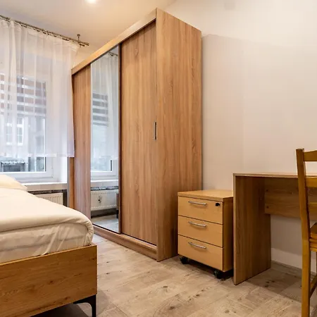 Apartmán Zawodzie 3-bedroom By Bookinghost *