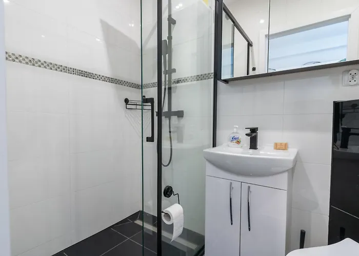 Zawodzie 3-bedroom By Bookinghost